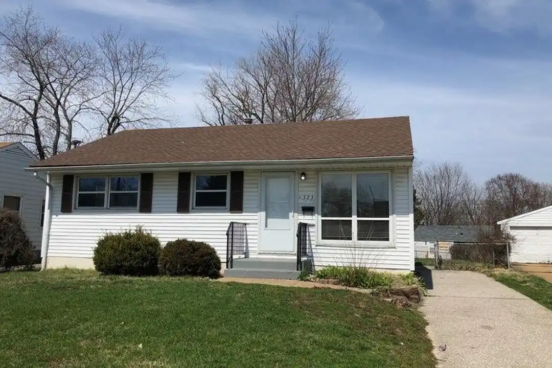 323 Shepley Dr – photo 1
