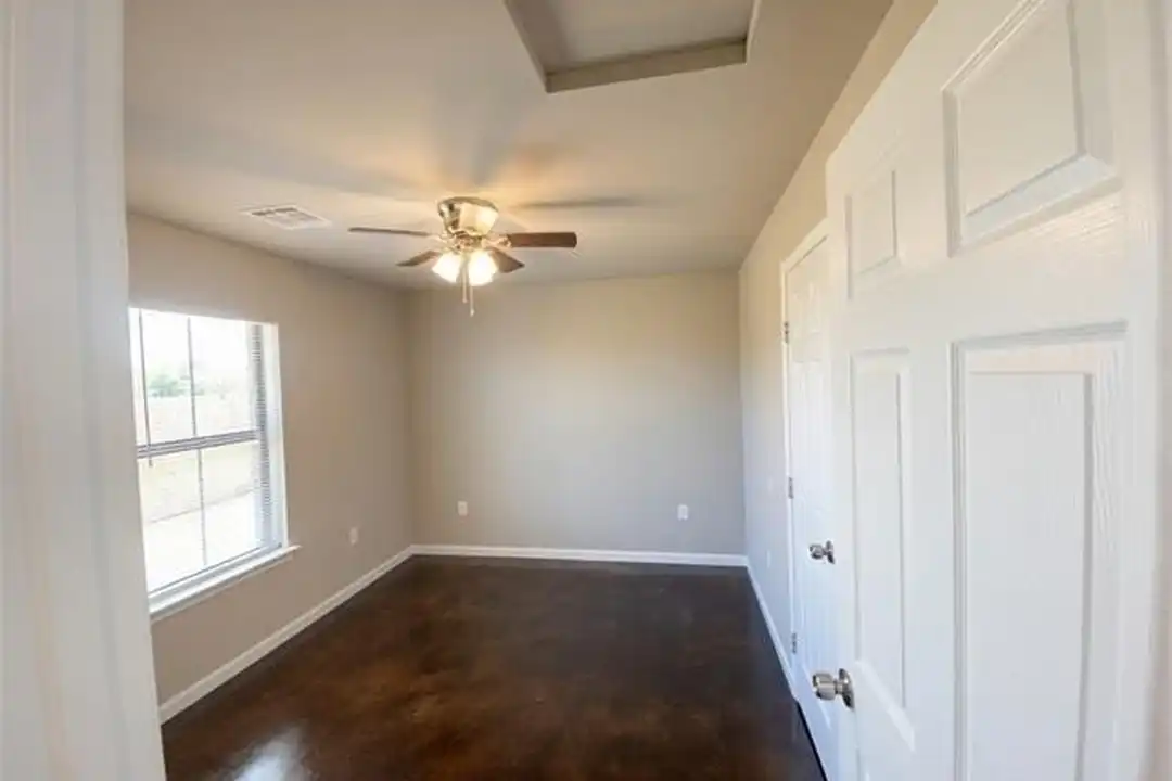 45 Phillip Ct - More