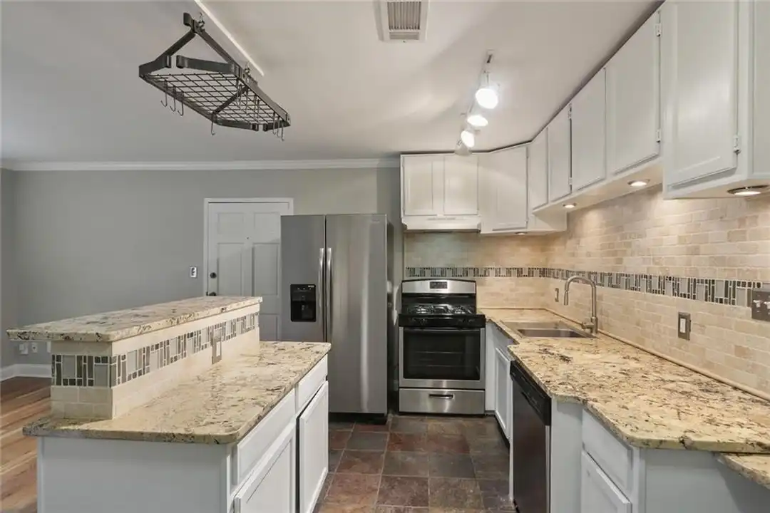 880 Glendale Terrace NE unit 5 - More