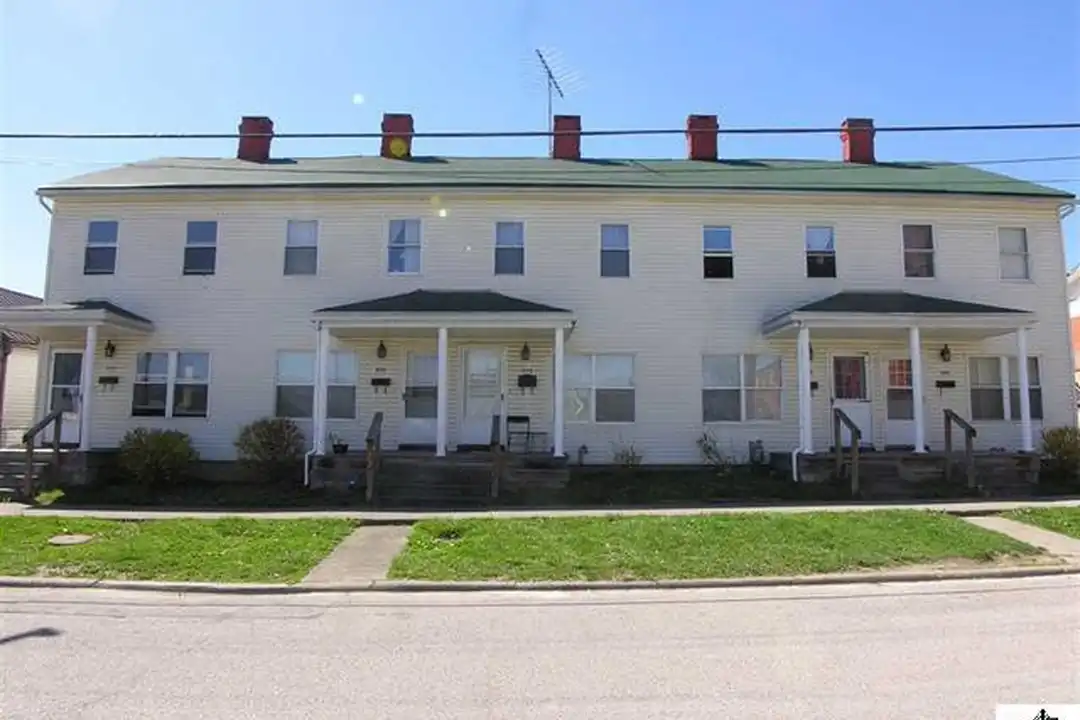 426 10th St W unit 426 – photo 1 of 6