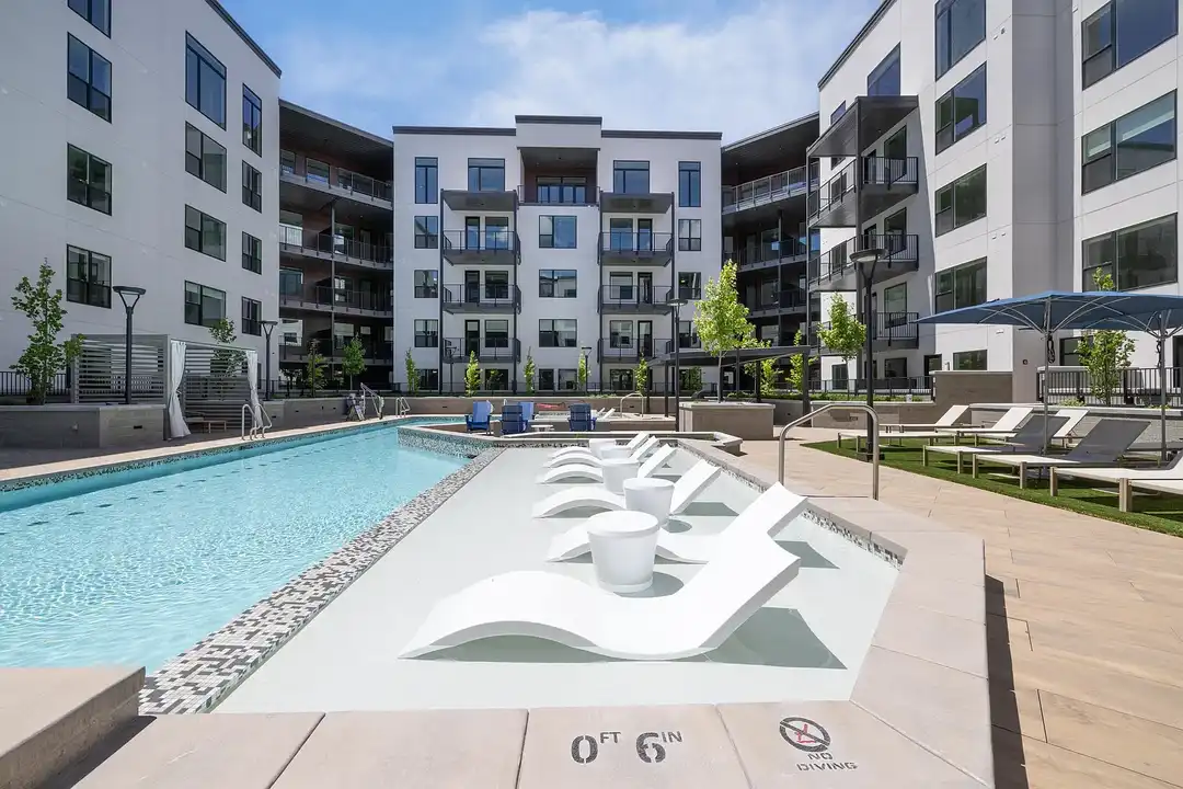 Grandeur Apartments - View 3