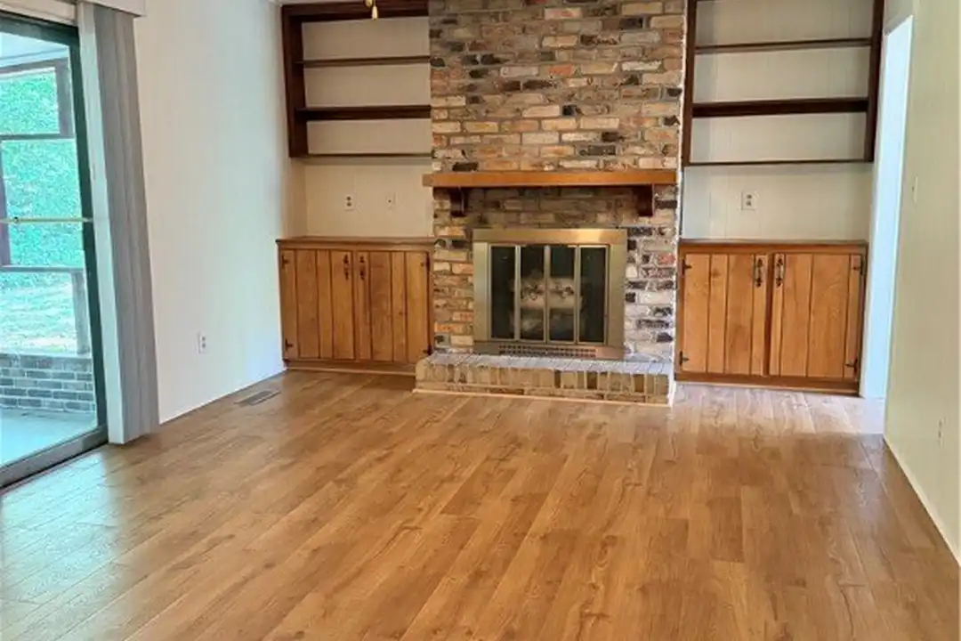 425 Dunmore Rd - More