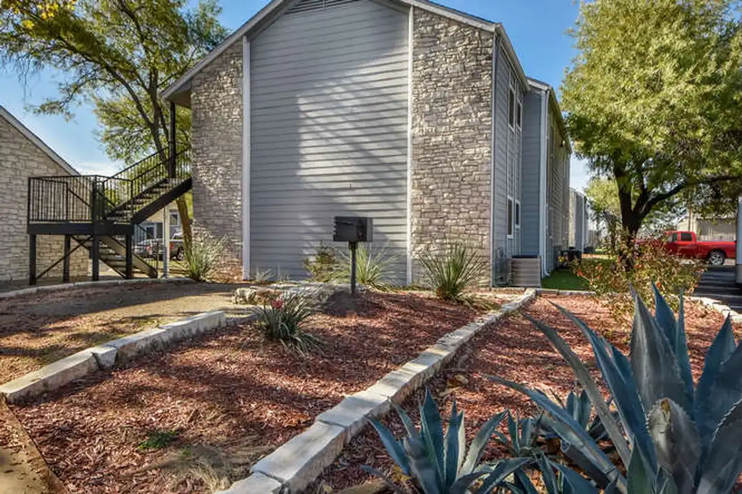 1711 Rutland Dr - View 3