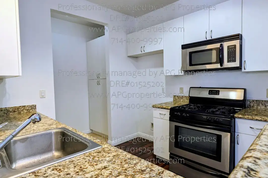 Apartment in Anaheim - View 5