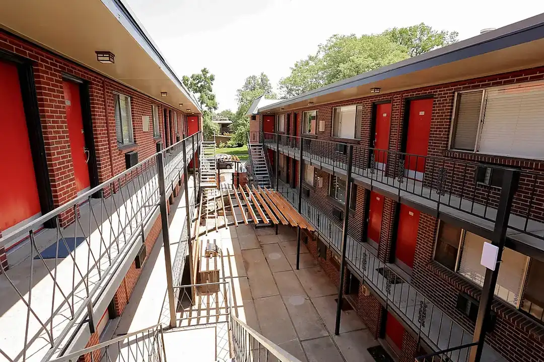 Topaz Apartments - View 6