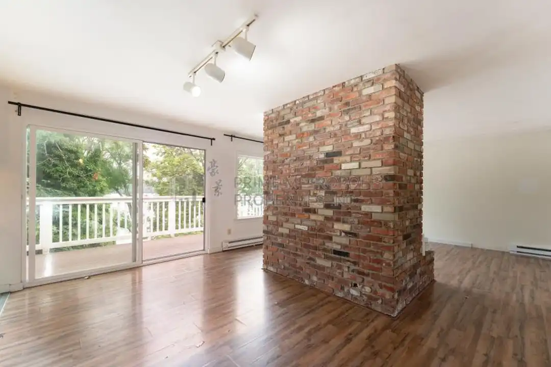 10706 Lakeside Ave NE - View 4