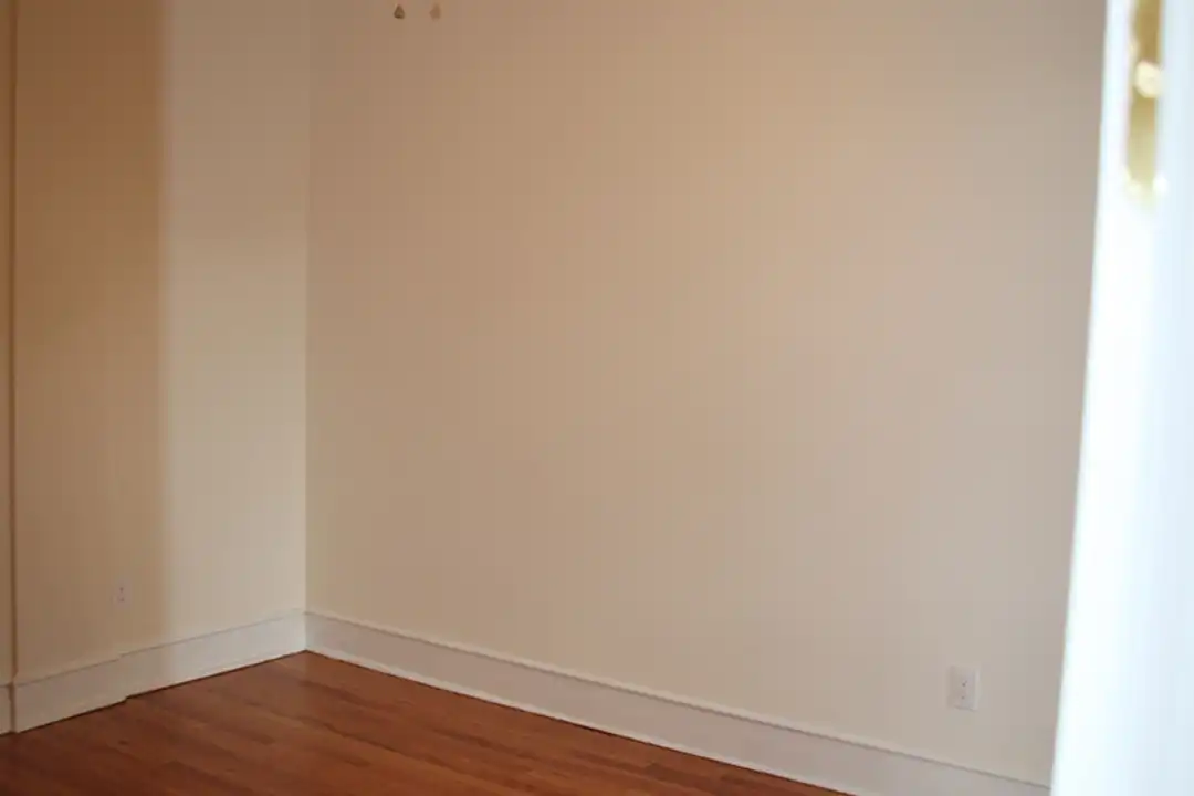2033 E Darby Rd unit 3H - More
