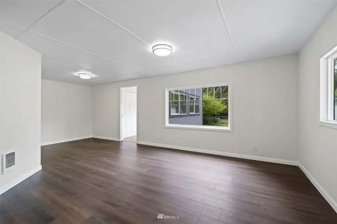 8740 Boxwood Ct SE - View 6
