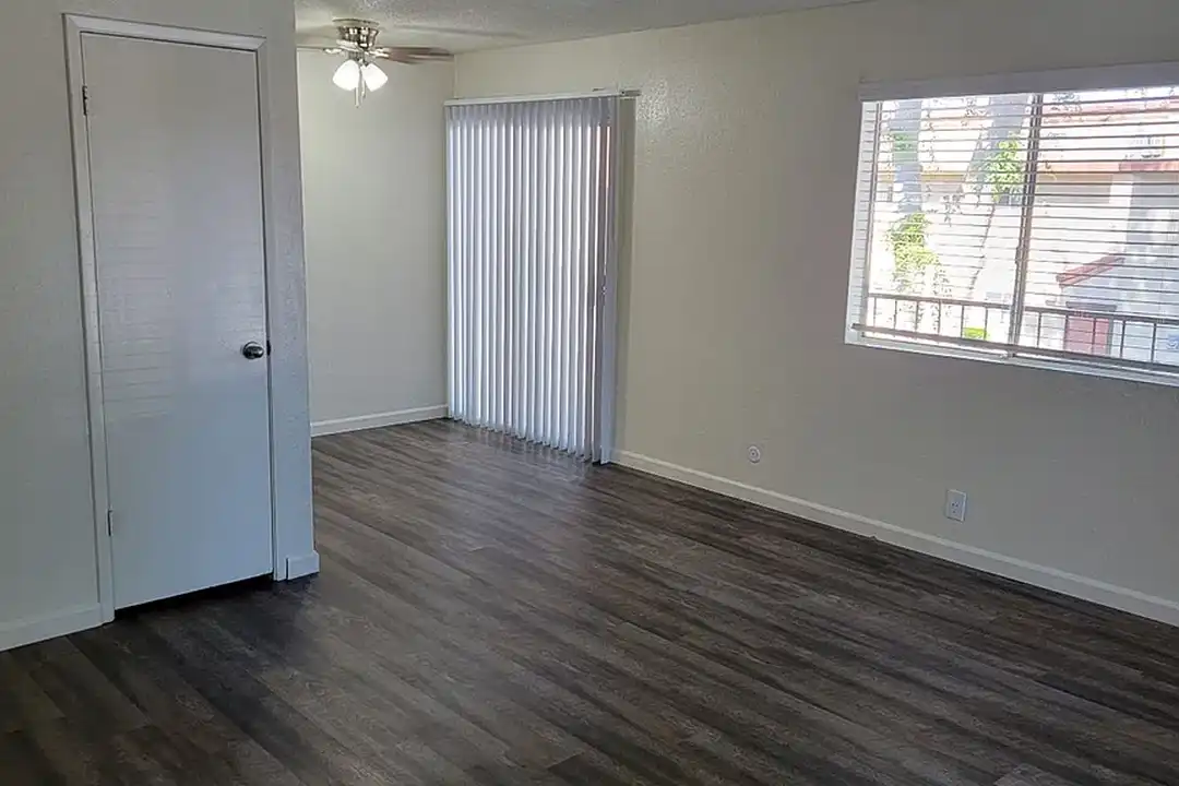 Sunburst Apartments – photo 1