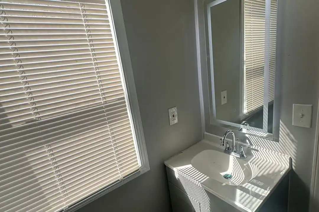 4926 E Washington St unit 5 – pohled 3