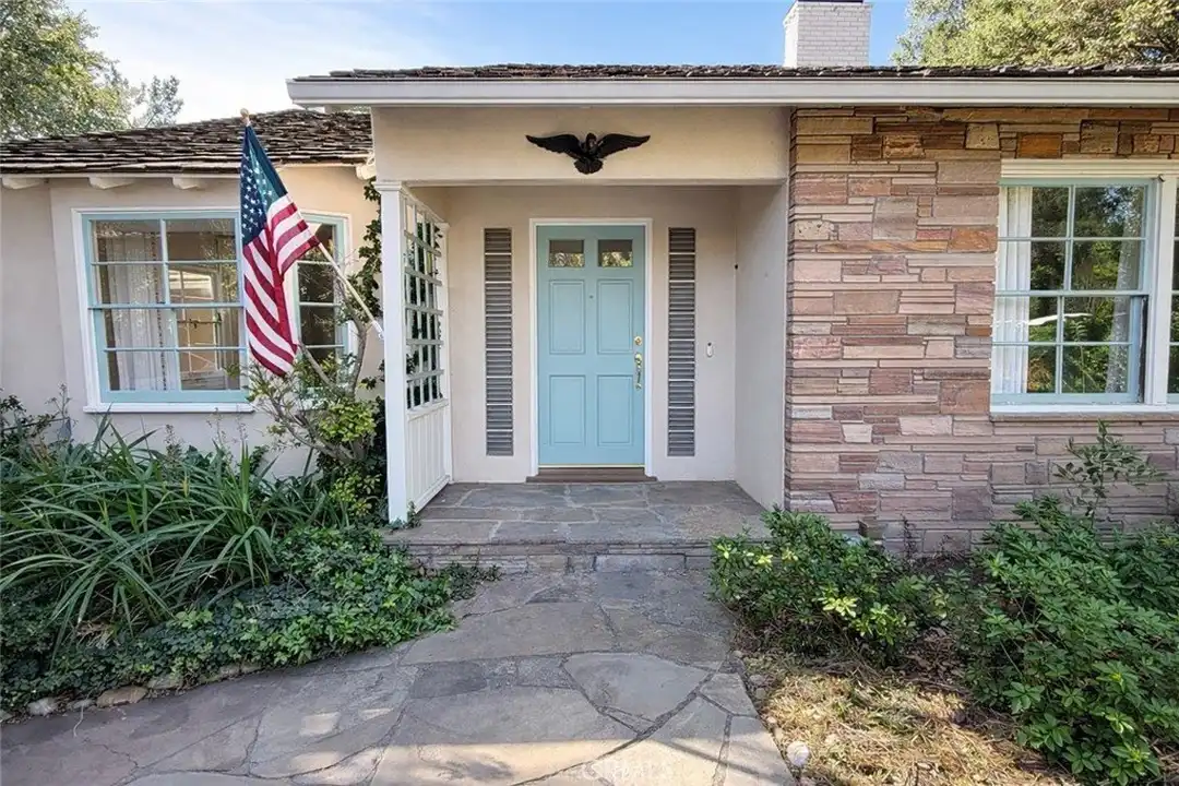 18 Woodland Ln - View 2