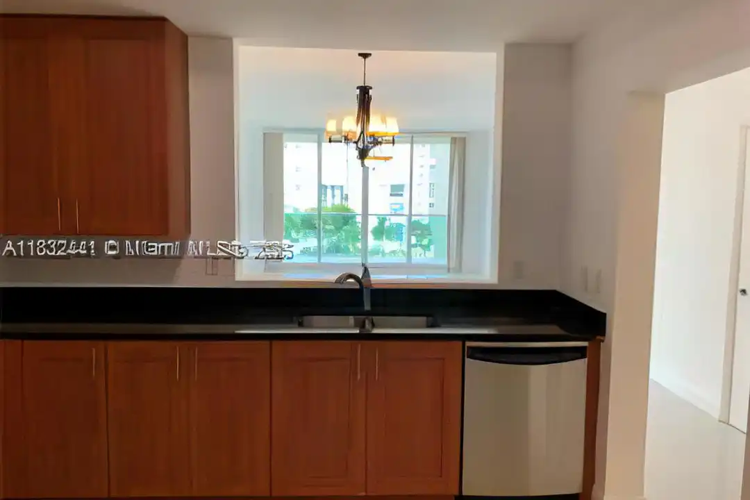 3340 NE 190th St unit 605 - View 4