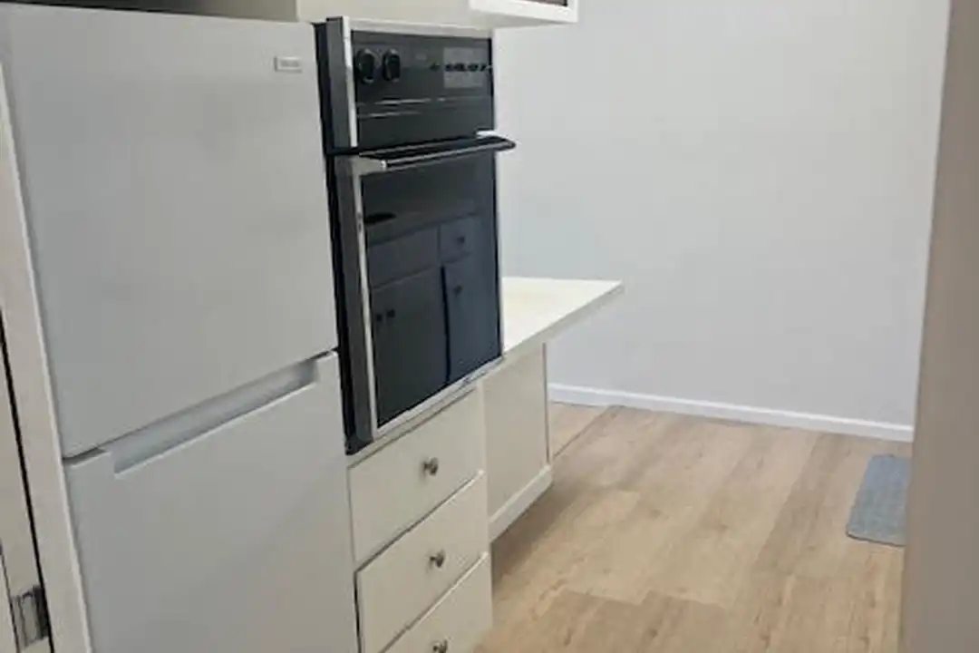 Apartment in Millbrae - More