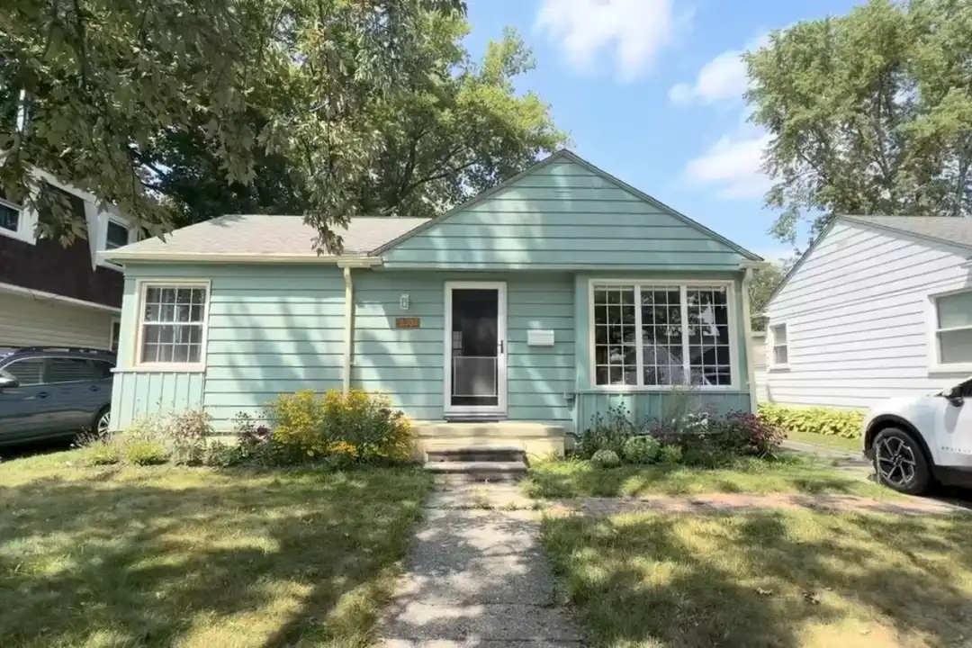 2331 Rowland Ave – photo 1