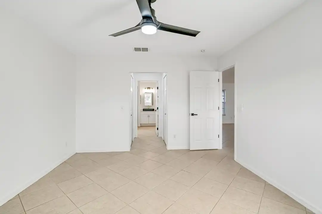 520 NW 23rd Terrace - View 6