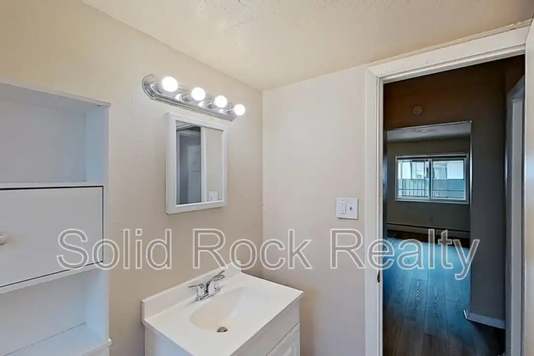 Apartment in Colorado Springs - More