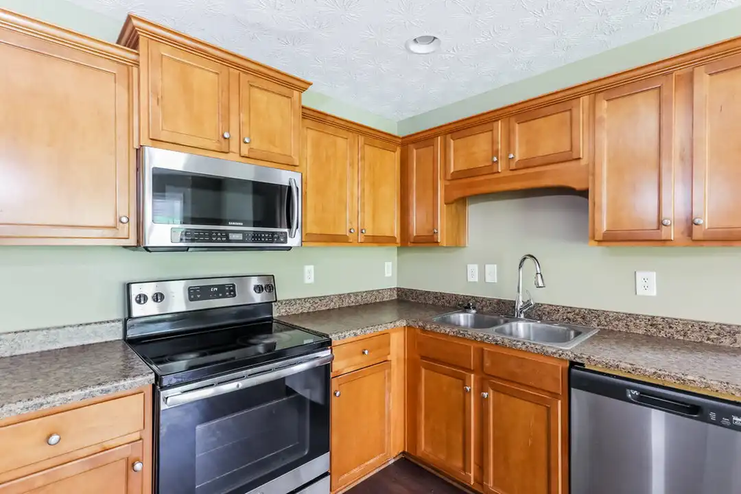 210 Greenland Dr - More