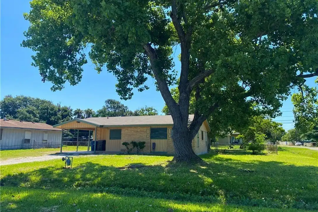 1233 Baywood Ln – photo 1