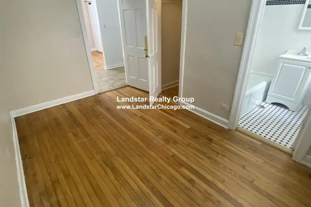 6912 N Ravenswood Ave - View 4