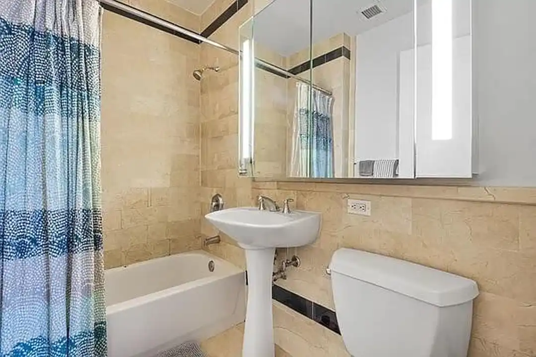 Apartment in New York, Whitehall, Manhattan - View 2
