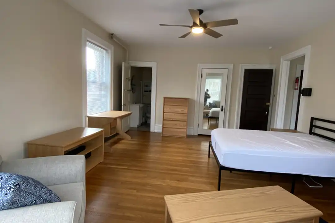 1051 W 4th St unit 2E - More