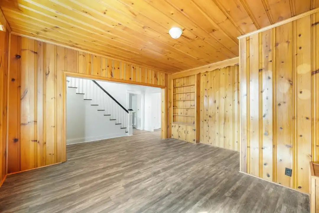 228 Newcomb Dr - More