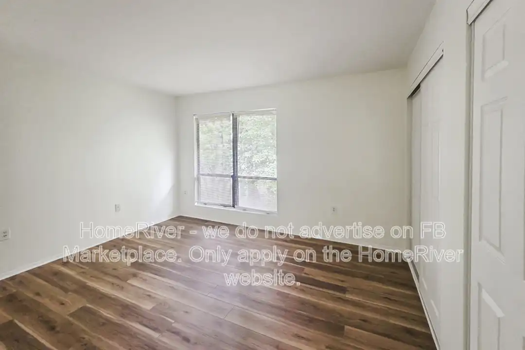 Apartment in Charlotte, The Cloisters - View 5