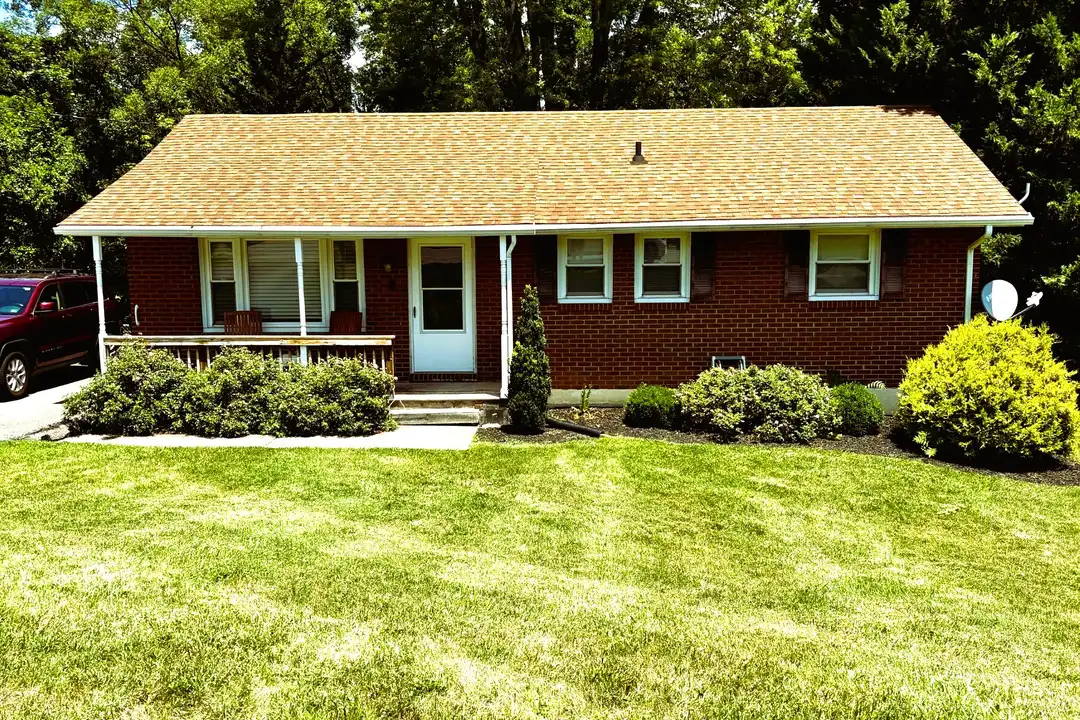 2469 Meadowbrook Rd NW – photo 1
