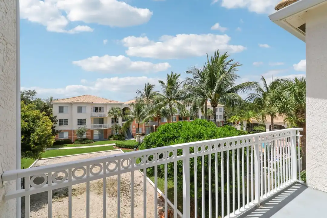 4302 Myrtlewood Cir W - View 4
