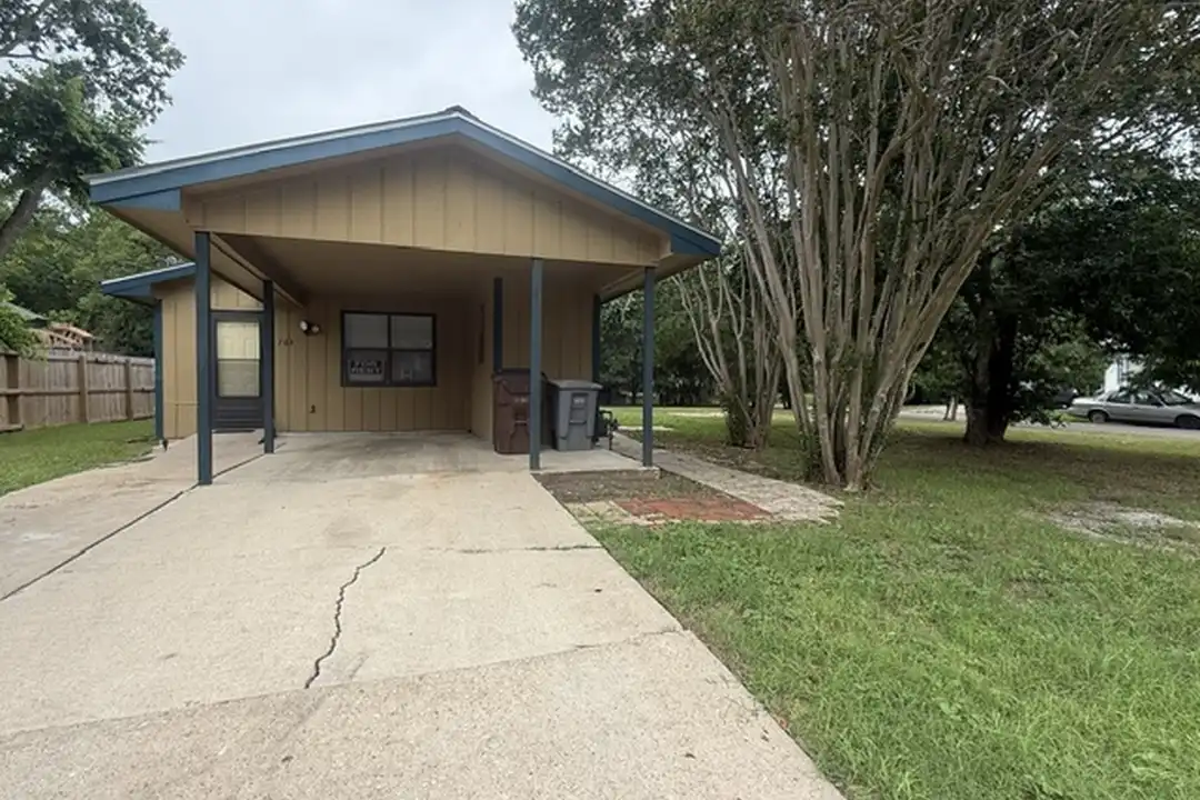 703 San Saba St – photo 1
