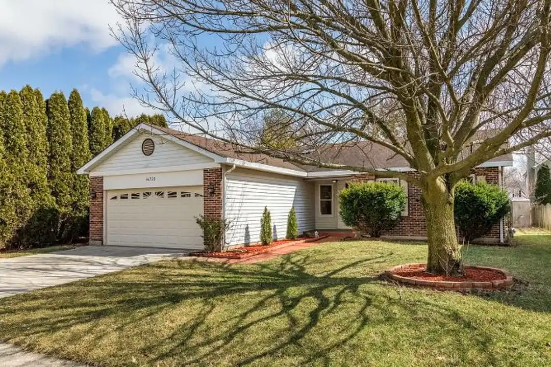 5S725 Hummingbird Ln – photo 1 of 10