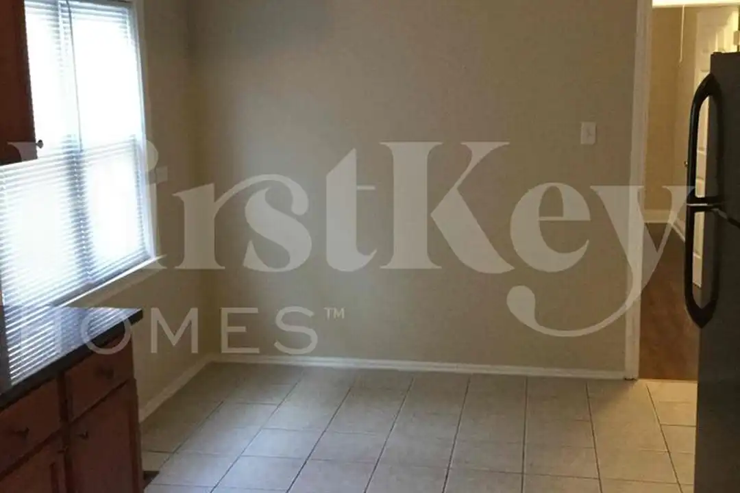 8044 S Maplewood Ave - More