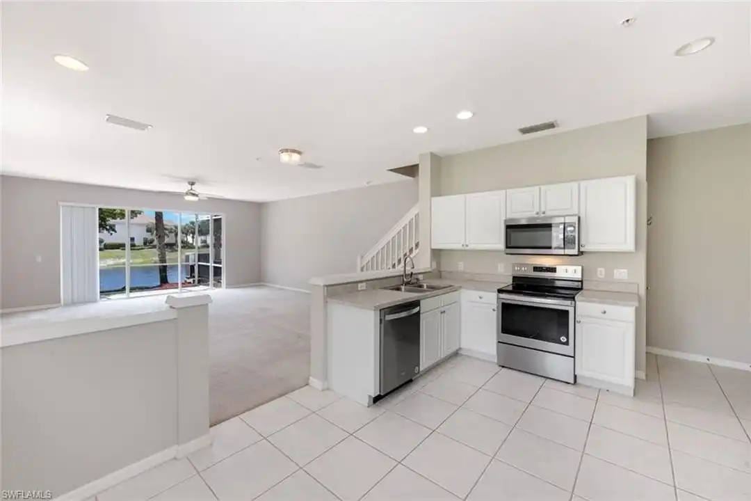 1088 Oxford Ln #48 - View 5