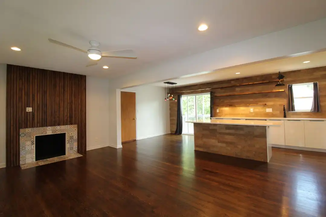 5739 Beverly Ln - View 4