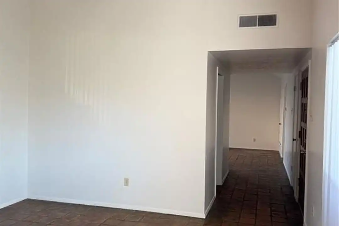 House in Dallas - View 2