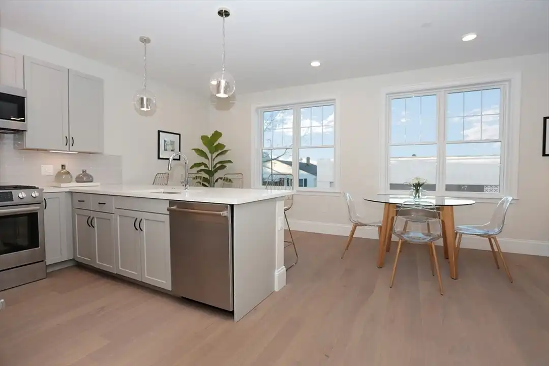 336 Chelsea St unit 5 - View 6
