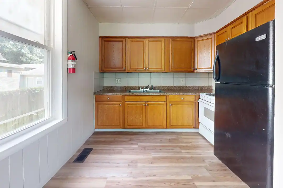 104 8th St NE unit 104 8th St NE – photo 1 of 7