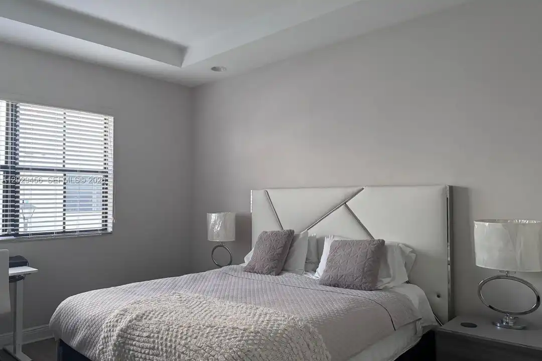 House in Doral - More