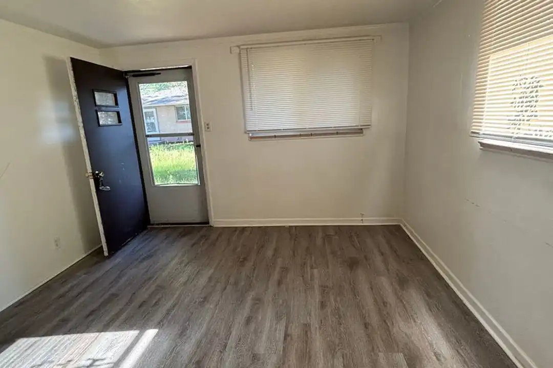 3006 N Institute St - View 2