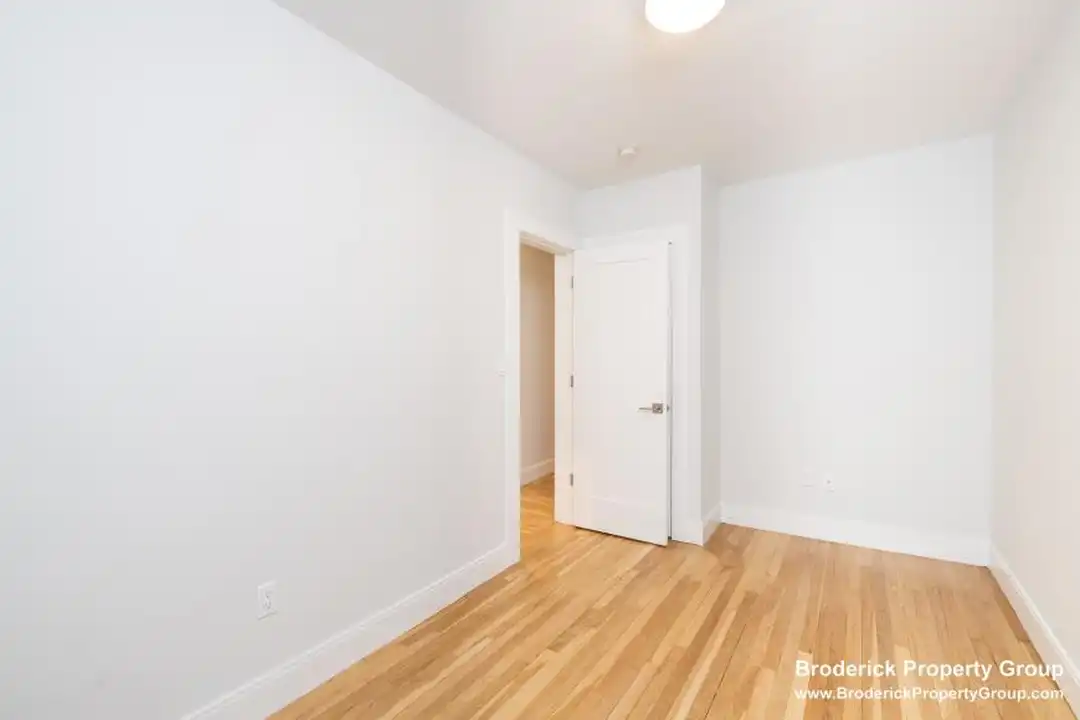 288 Chestnut Hill Ave – pohled 5