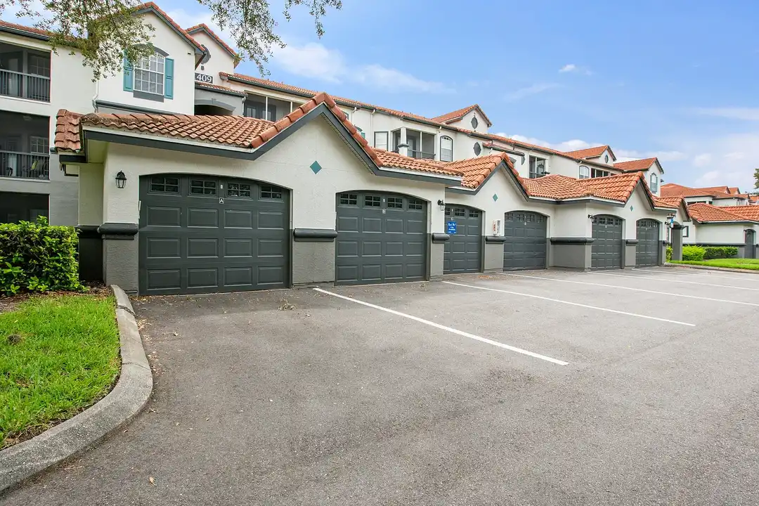 Lucerne at Lake Brandon Apartments – photo 1