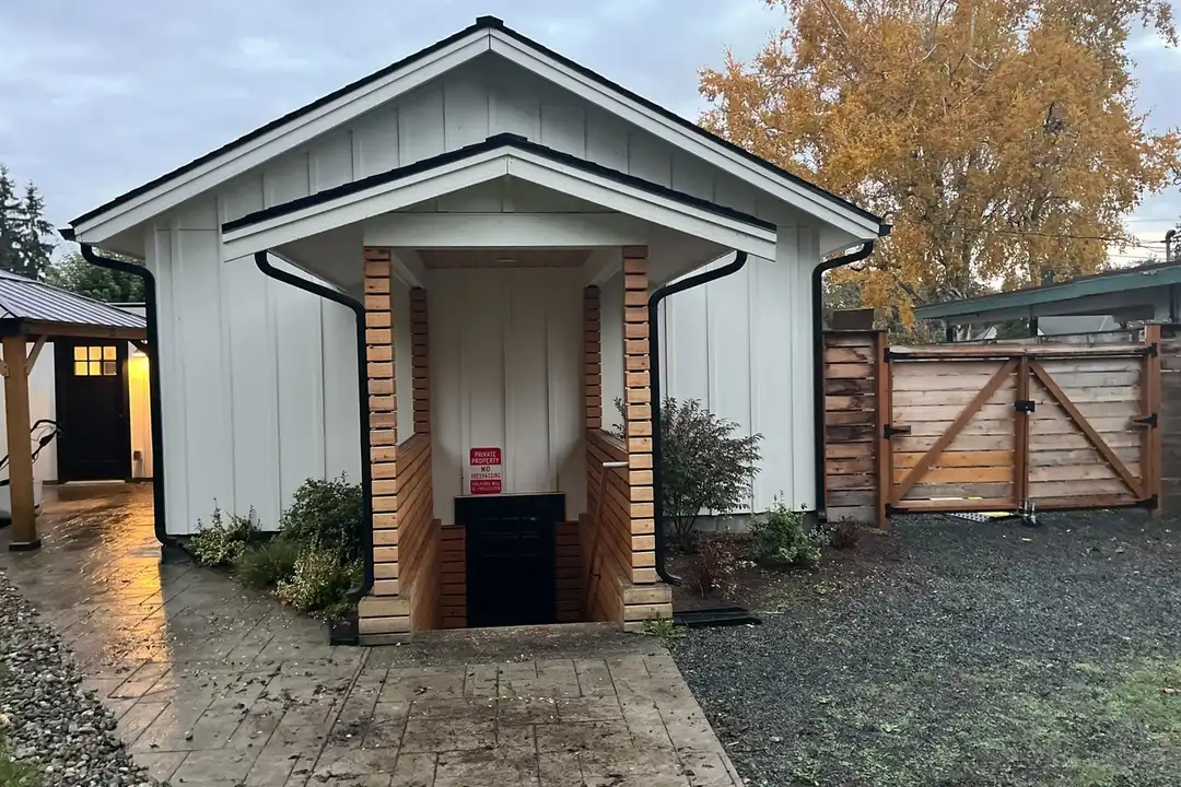 1298 Beach Ave - View 4