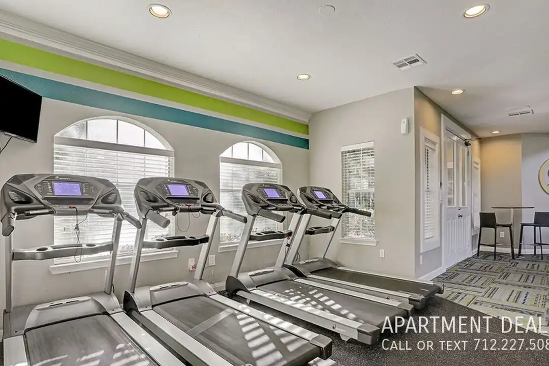 200 Dominion Park Dr – photo 1