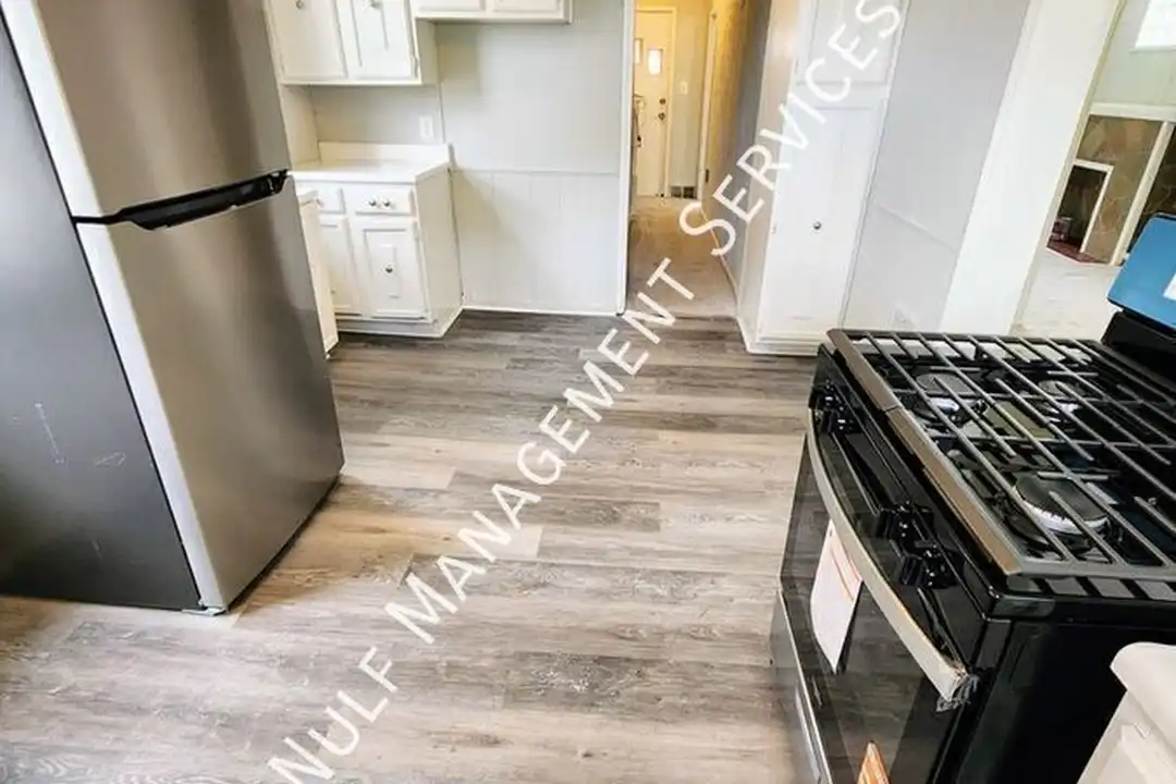 2937 Chester St – photo 1 of 9