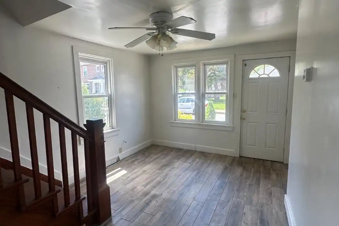 122 S Chestnut St - View 5