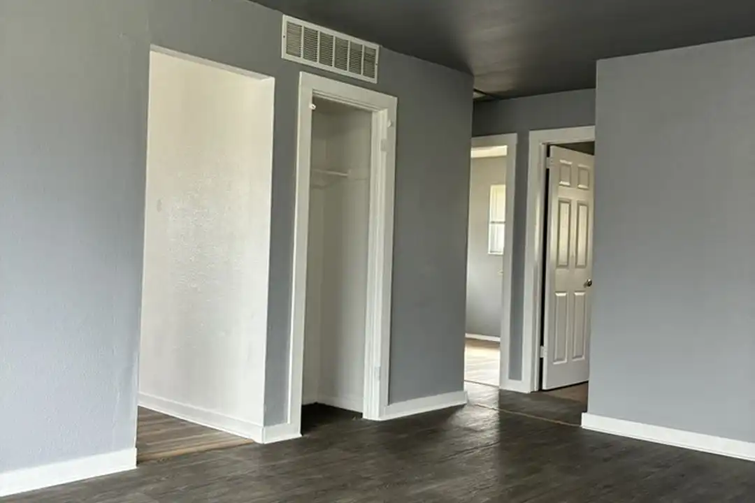 2932 N Ontario St – photo 1 of 5