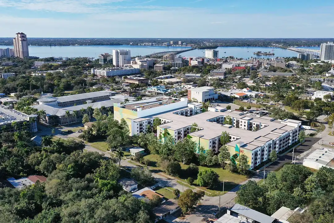 Apartment in Fort Myers - View 2