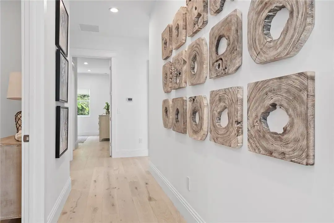 20 Strand Dr - More