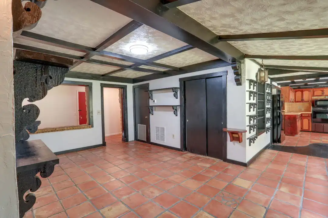 2960 Leslie Dr – pohled 6