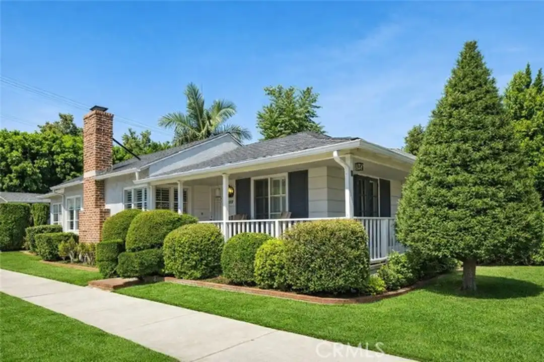 4603 Longridge Ave - View 2